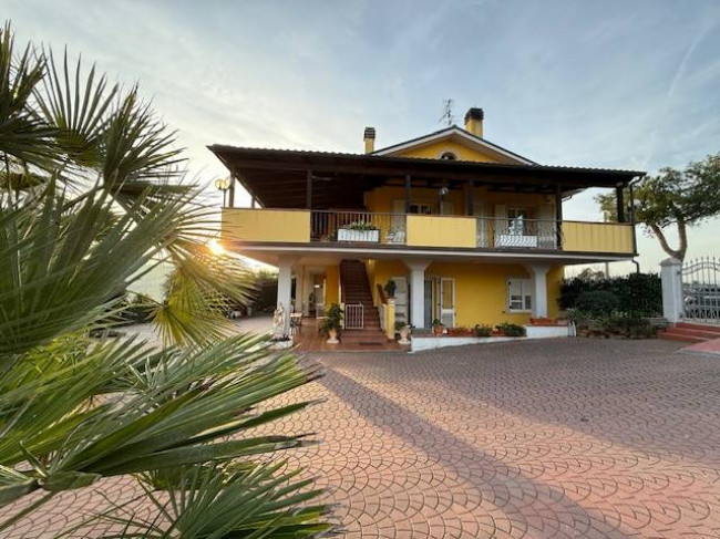 Villa in Vendita a Monsampolo del Tronto