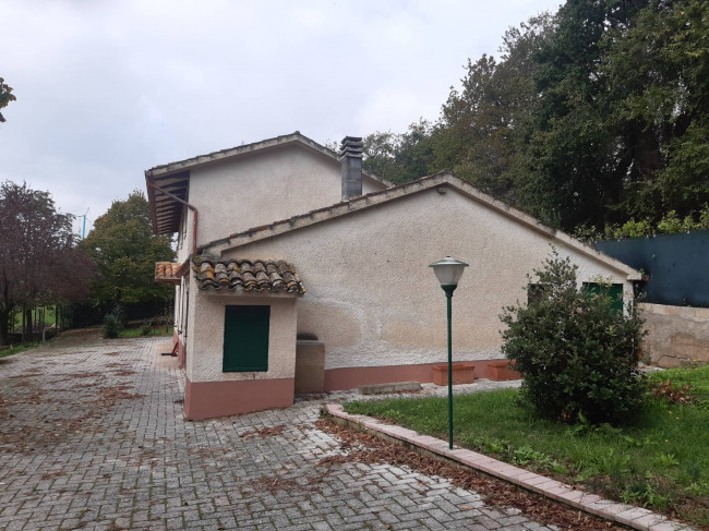 Casa indipendente in vendita a Colbuccaro, Corridonia (MC)