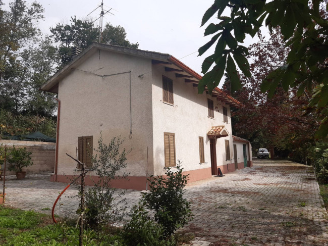 Casa indipendente in vendita a Colbuccaro, Corridonia (MC)