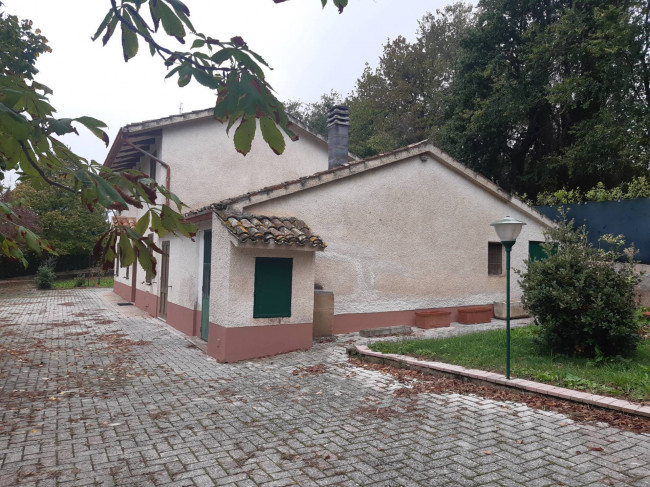 Casa indipendente in vendita a Colbuccaro, Corridonia (MC)