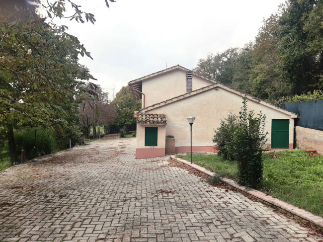 Casa indipendente in vendita a Colbuccaro, Corridonia (MC)