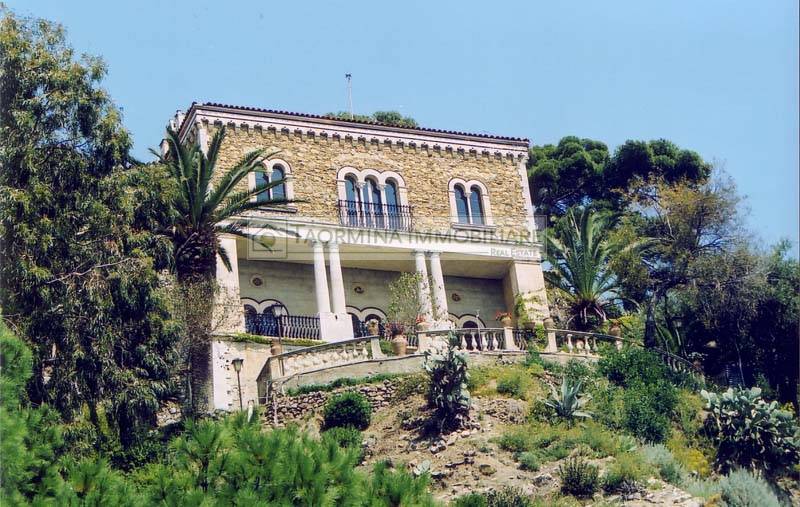 villa in via Luigi Pirandello a Taormina