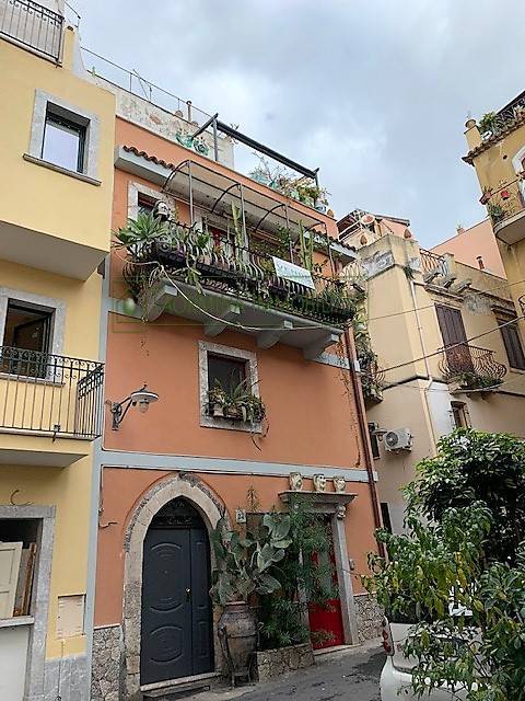 casa in Piazza Raggia a Taormina