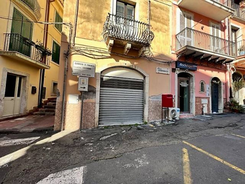 Commercial Property for Rent to Taormina