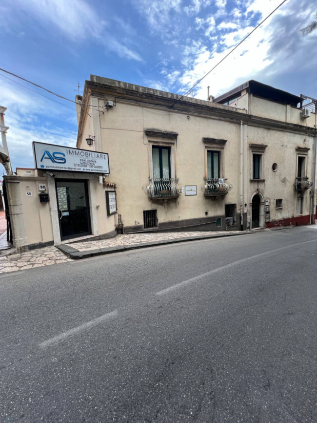 Single House for Sale to Taormina