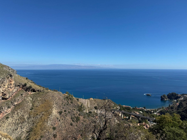 Appartamento in Affitto a Taormina