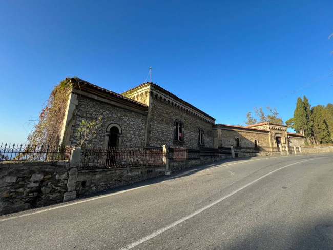 Villa D'Epoca in Vendita a Taormina