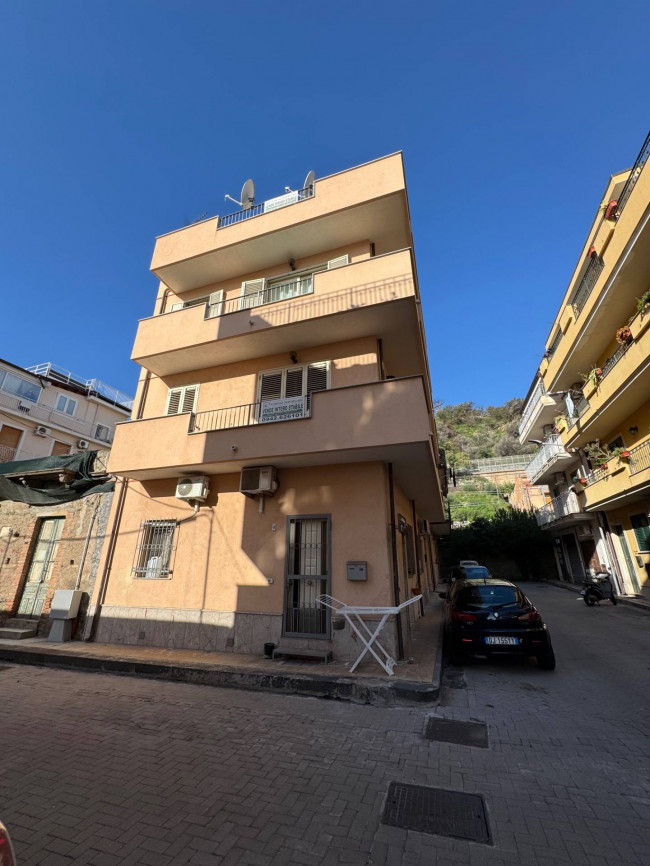 Apartment for Sale to Taormina