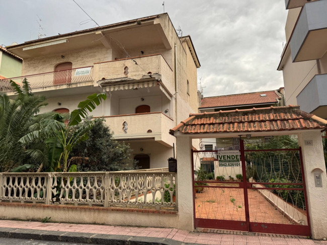 Casa singola in Vendita a Giardini-Naxos