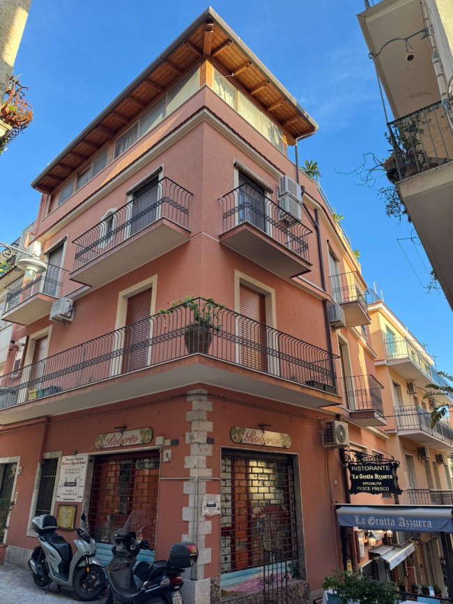 Apartment for Sale to Taormina