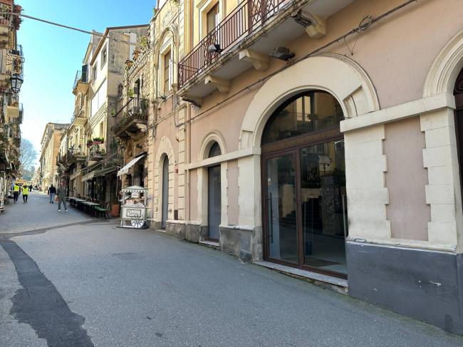 Attività commerciale in Affitto a Taormina