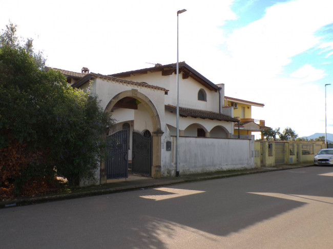 Detached Villa for Sale in Decimoputzu