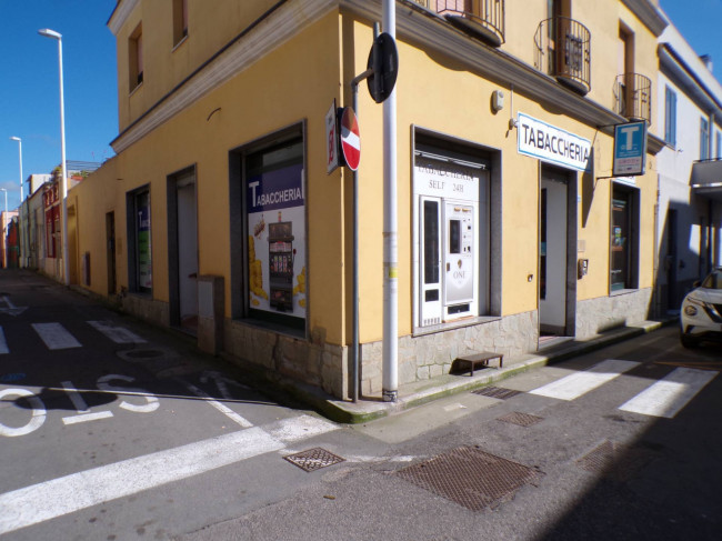 Attività commerciale in Vendita a Cagliari