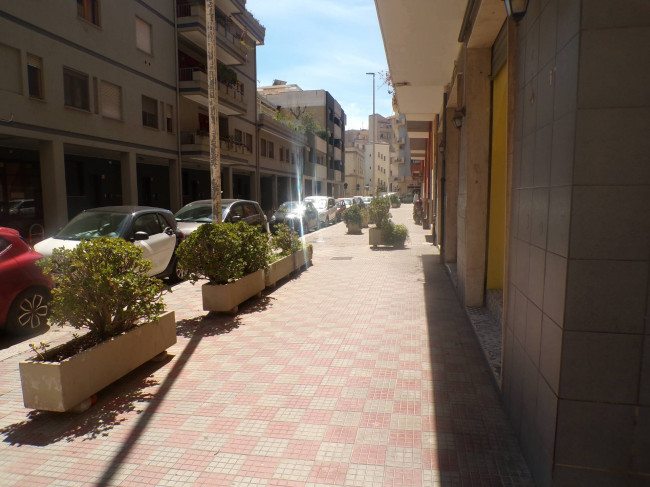 Locale commerciale in Affitto a Cagliari