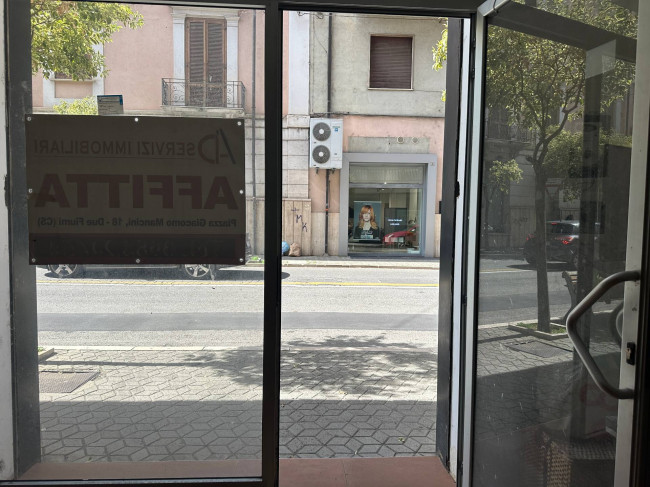 Fondo commerciale in affitto a Cosenza (CS)