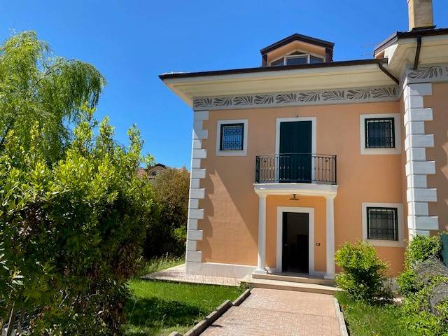 Villa in vendita a Campagnano Di Roma (RM)