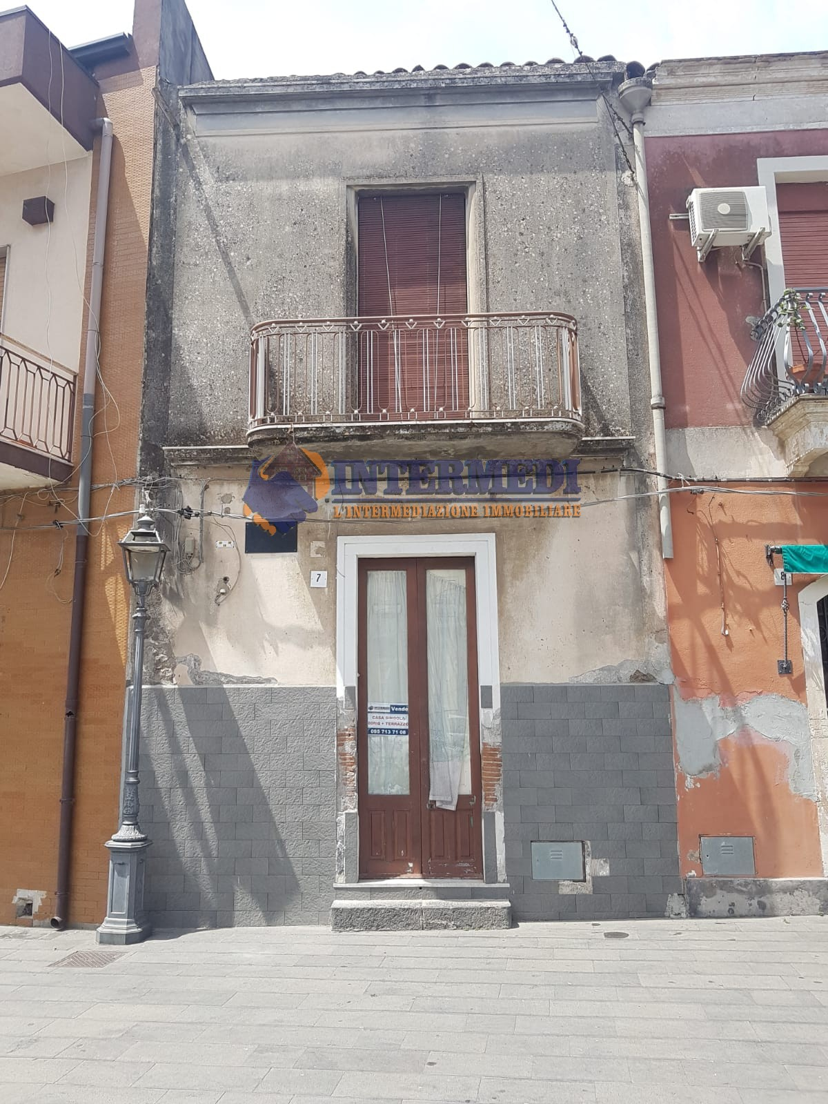  acireale vendita quart:  intermedi studio aci castello