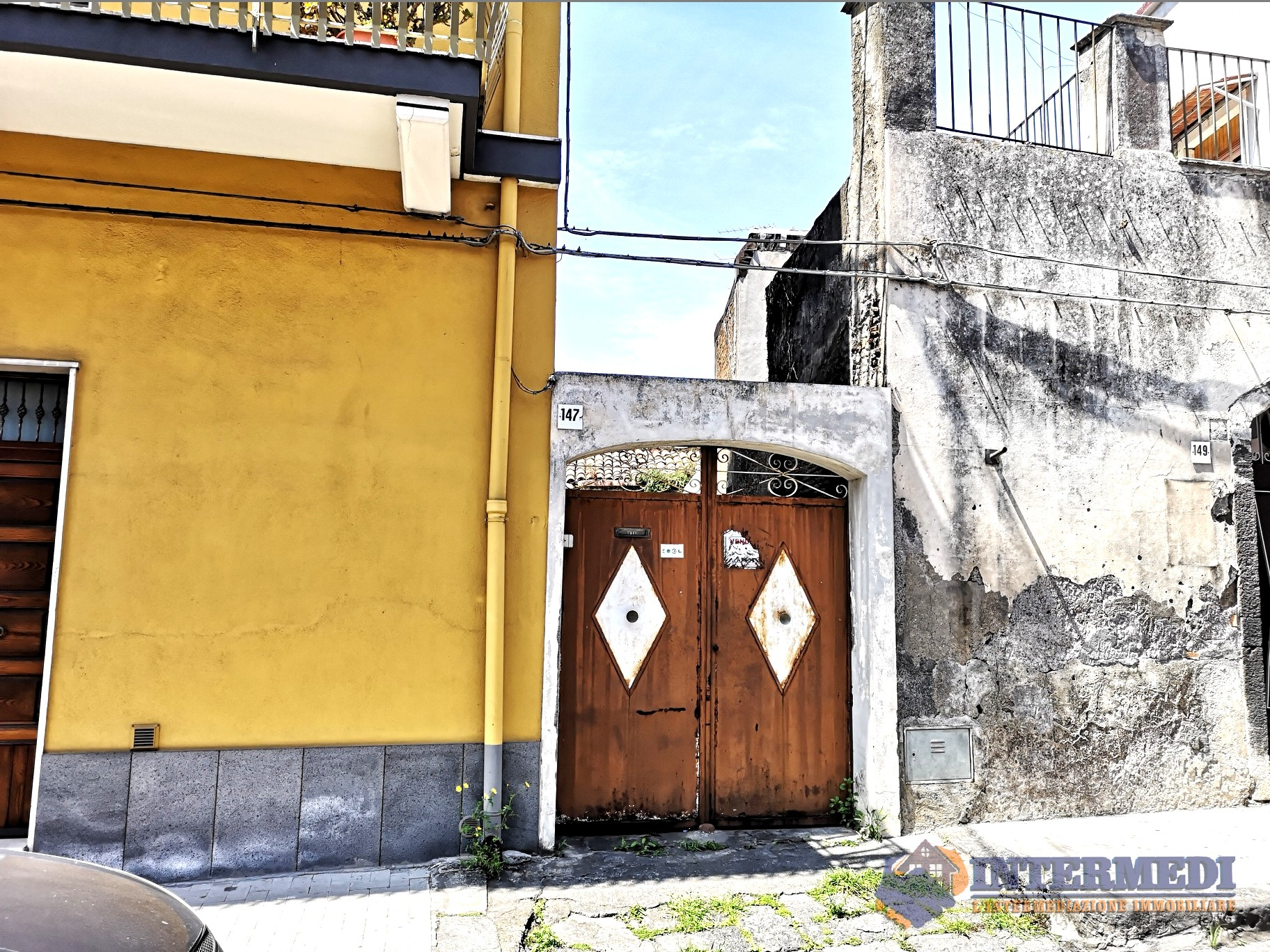  acireale vendita quart:  intermedi studio aci castello