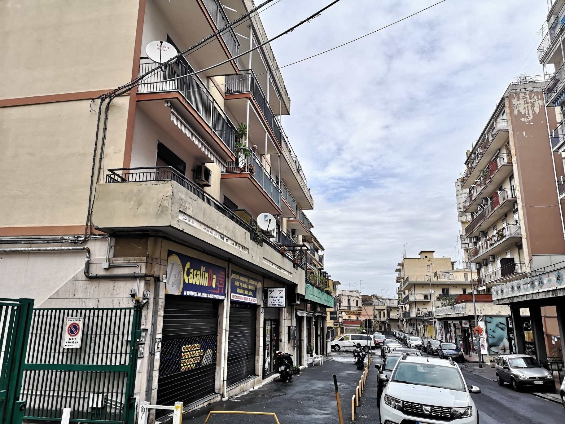  catania vendita quart: viale m. rapisardi - lavaggi intermedi studio aci castello