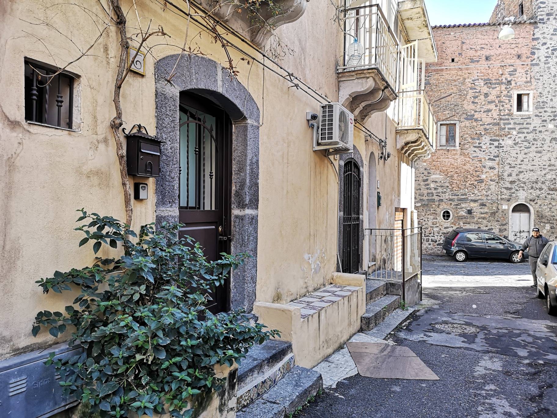  catania vendita quart: zona centro intermedi-studio-aci-castello