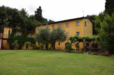 Casale in Vendita a Lucca