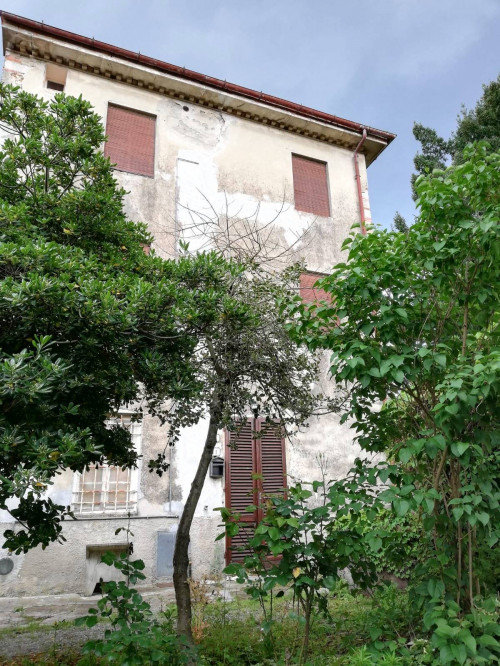 Single House for Sale to Lucca