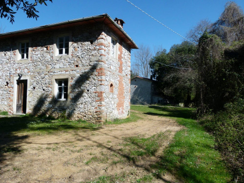 Rustico in vendita a Lucca (LU)