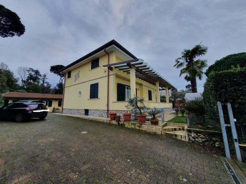 Villa for Sale to Pietrasanta