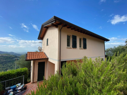 Farmhouse for sale in Pietrasanta