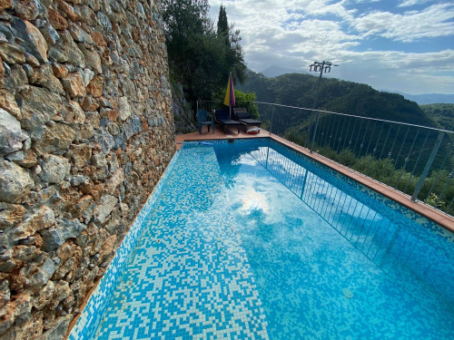 Farmhouse for sale in Pietrasanta