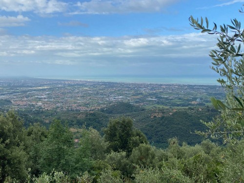 Farmhouse for sale in Pietrasanta