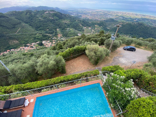 Farmhouse for sale in Pietrasanta