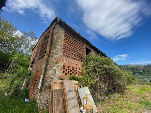 Rustico in vendita a Capannori (LU)