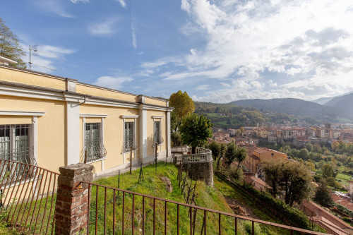Villa for Sale to Castelnuovo di Garfagnana