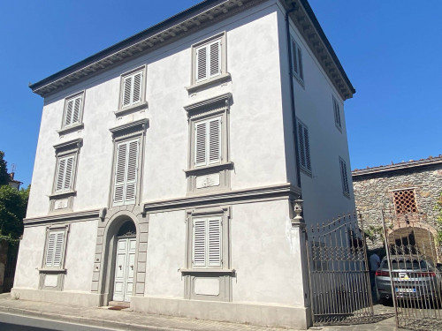 Villa for Sale to Lucca