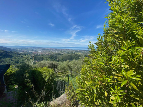 Farmhouse for sale in Pietrasanta