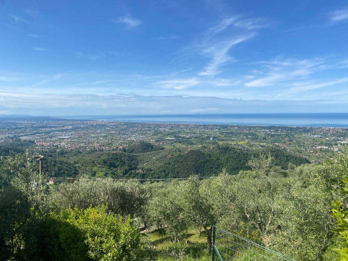 Farmhouse for sale in Pietrasanta
