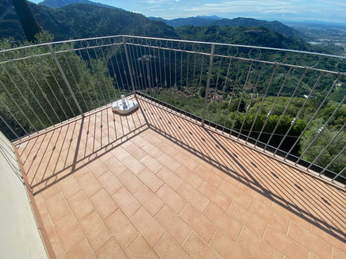 Farmhouse for sale in Pietrasanta