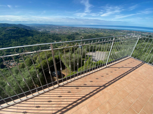Farmhouse for sale in Pietrasanta