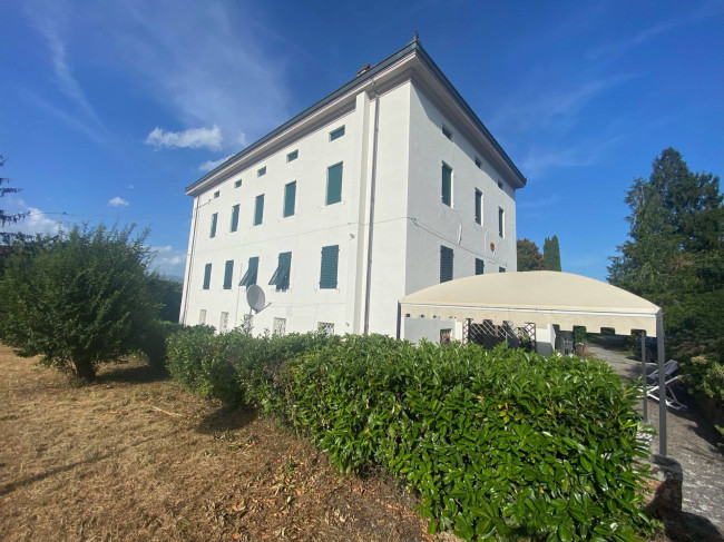 Villa  bifamiliare in vendita a Lucca