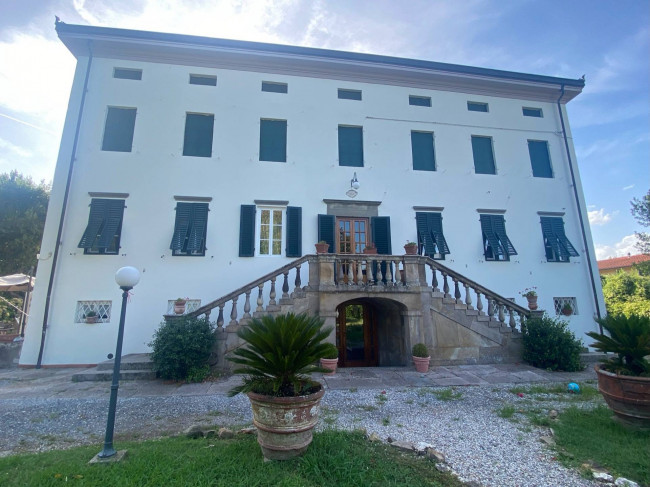 semi-detached house for Sale to Lucca