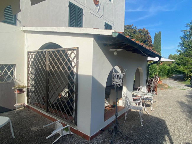 Villa  bifamiliare in vendita a Lucca
