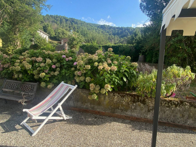 Villa  bifamiliare in vendita a Lucca