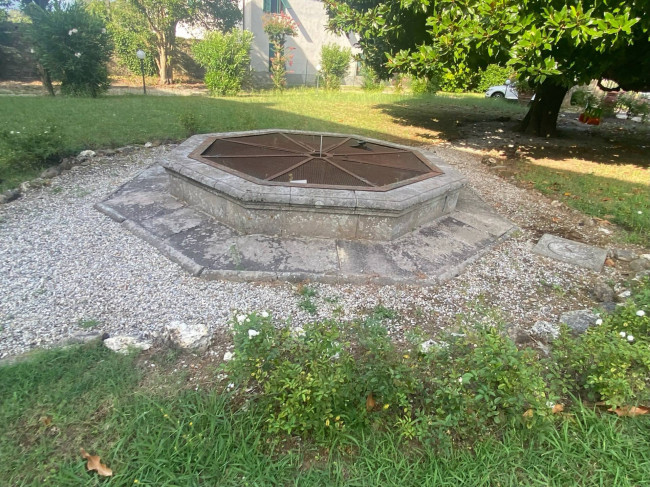 Villa  bifamiliare in vendita a Lucca