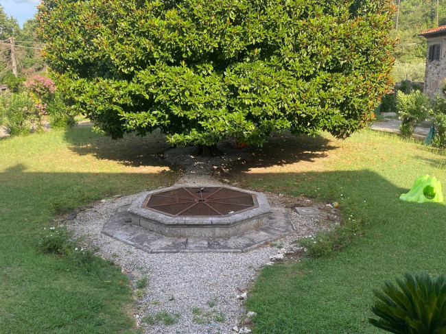 Villa  bifamiliare in vendita a Lucca