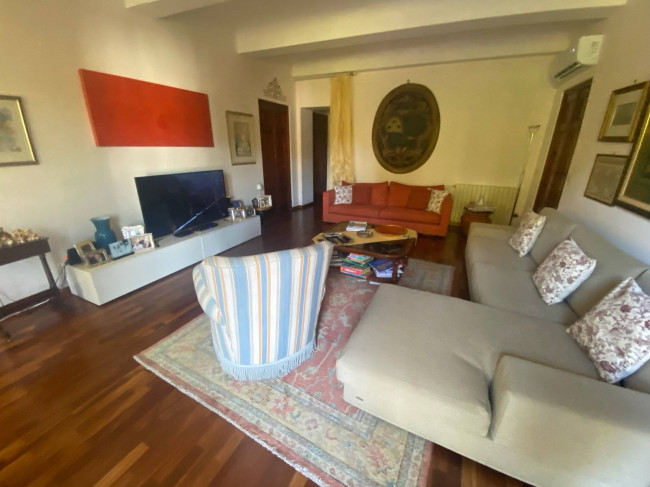 Villa  bifamiliare in vendita a Lucca