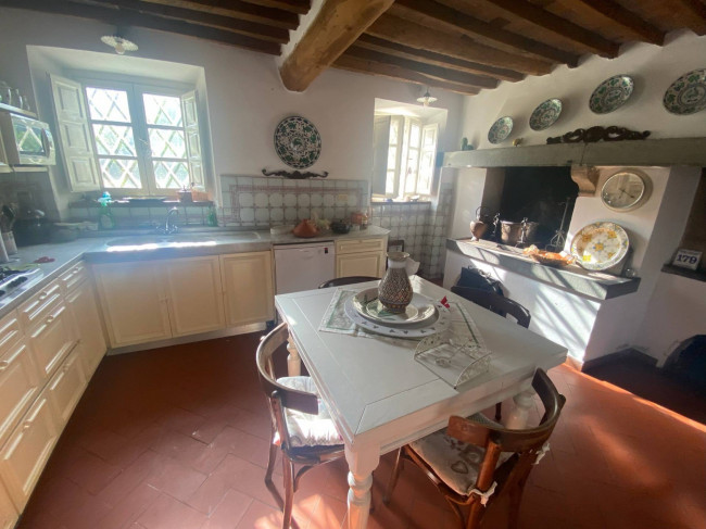 Villa  bifamiliare in vendita a Lucca