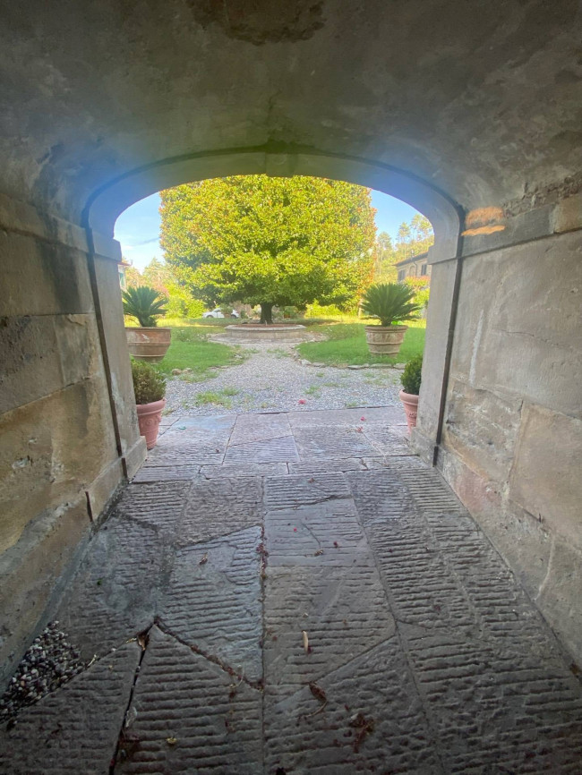 Villa  bifamiliare in vendita a Lucca