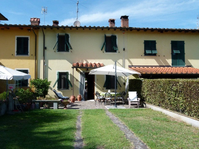 Townhouse for Sale to Lucca