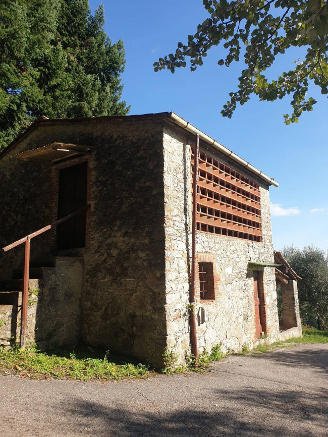 Farmhouse for sale in Pescaglia